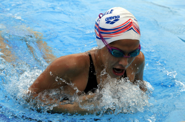 Delfines también arrasa en piscina corta