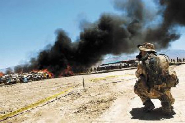 Cae avión de la Otan y mueren 14 soldados