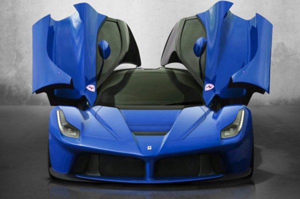 Los famosos y sus lujosos autos