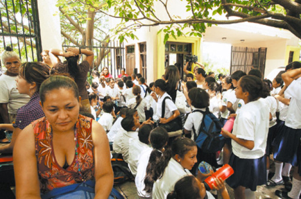 Recortan pagos a más de cuatro mil maestros