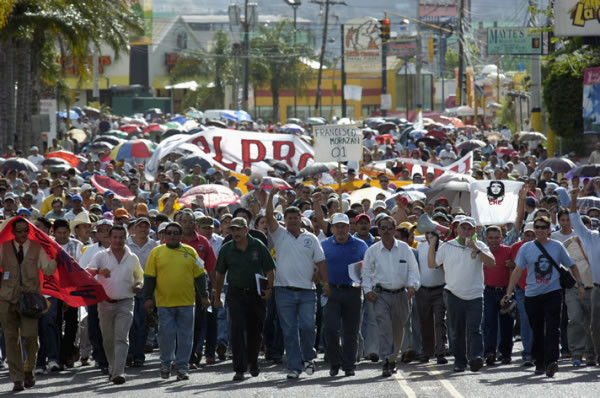 Maestros de Honduras en paro indefinido