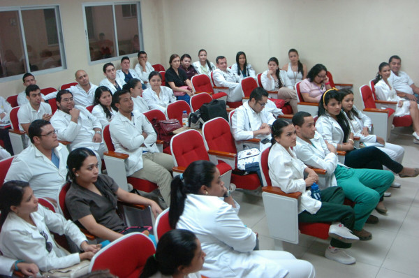 Salud exige a médicos que vuelvan a laborar