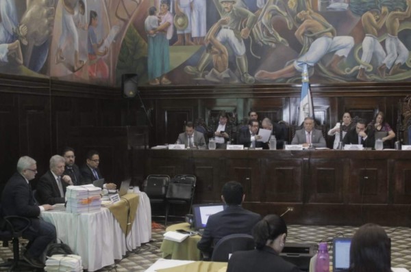 Continua audiencia contra Jimmy Morales, investigado por financiamiento electoral ilícito