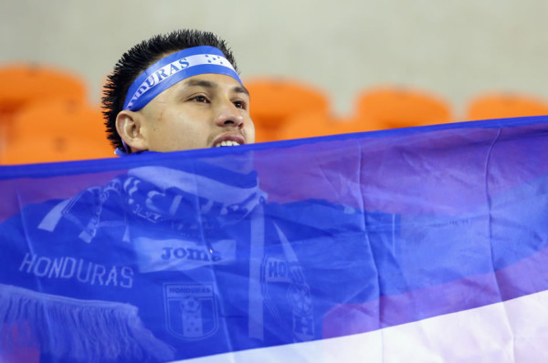 Afición catracha vibró con la Bicolor en Houston