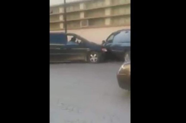 Mujer choca la camioneta de su esposo al hallarlo con otra, #Ladycelos