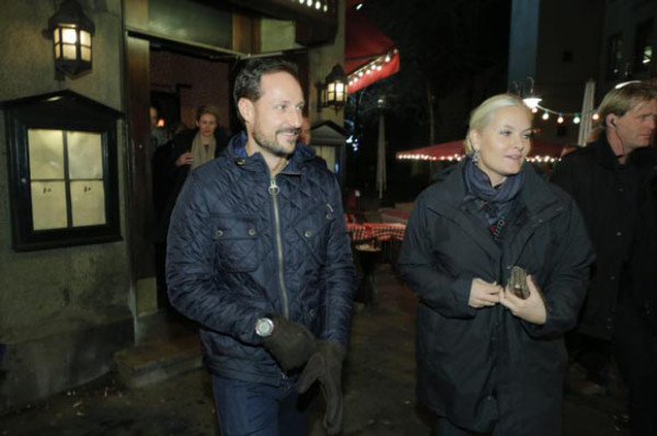 Haakon y Mette-Marit reaparecen felices