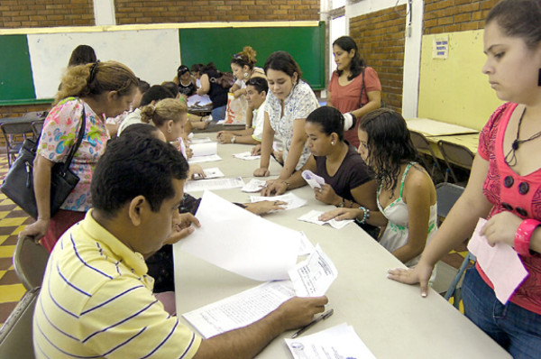 Ordenan a maestros pedir sólo los útiles necesarios