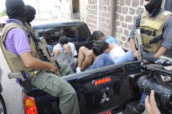 En operativos caen cinco presuntos extorsionadores en Reparto por Bajo