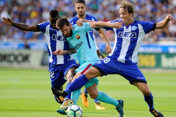 Messi rearma al Barcelona y le da triunfo frente al Alavés