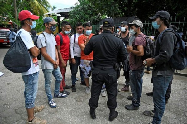 Agentes de EEUU detuvieron a migrantes hondureños en Guatemala, revelan demócratas