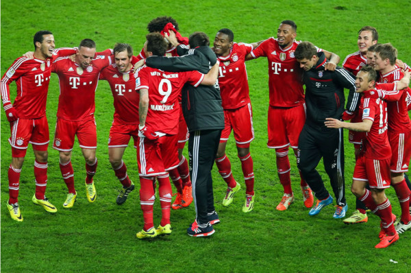 El Bayern celebró el título sin la tradicional ducha de cerveza en el campo