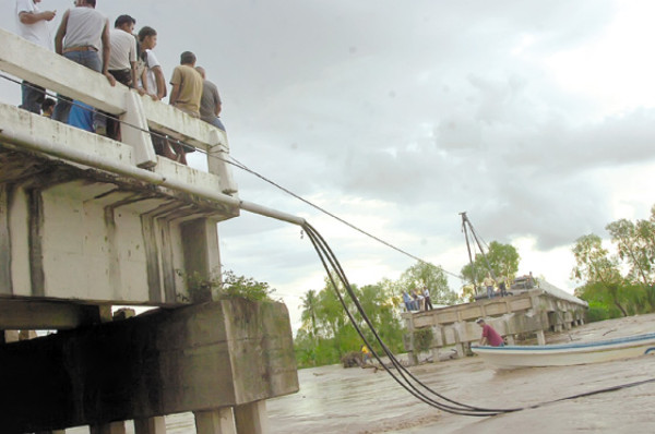 Honduras incomunicada con Guatemala por puente