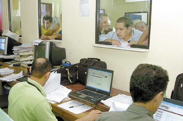 Malestar por atrasos en aduanas