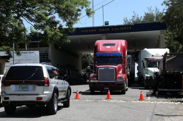 Juan Orlando Hernández busca reactivar con Jimmy Morales la unión aduanera