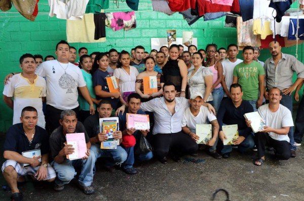 Convierten sus bartolinas en aulas de clases; siete presos serán bachilleres