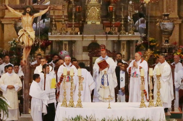 Cardenal salvadoreño invita a escuchar, meditar y actuar para superar conflictos