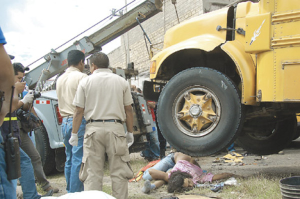 Un muerto y siete heridos en choque de buses
