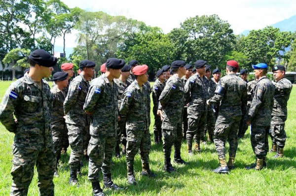 Soldados hondureños recuerdan a Morazán en su día