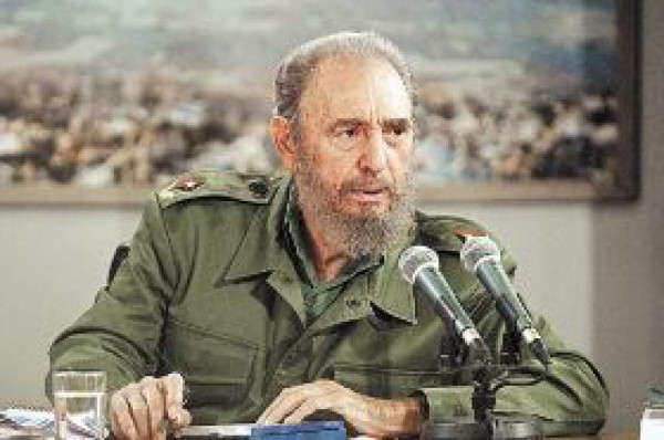 Castro renuncia si prueban que es rico