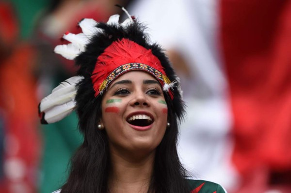 Ellas roban las miradas en partidos de México, Brasil y Chile