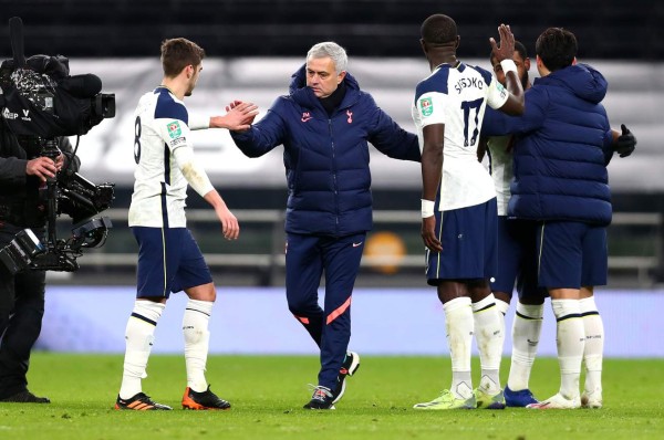 Mourinho mete al Tottenham a la final de la Copa de la Liga