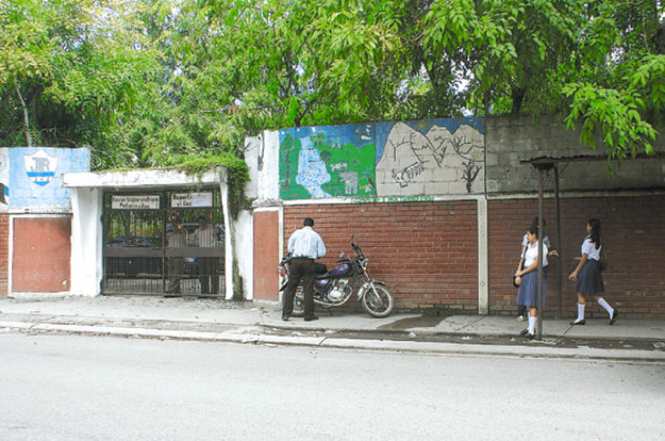 Enjuiciarán a maestros que no entreguen colegios