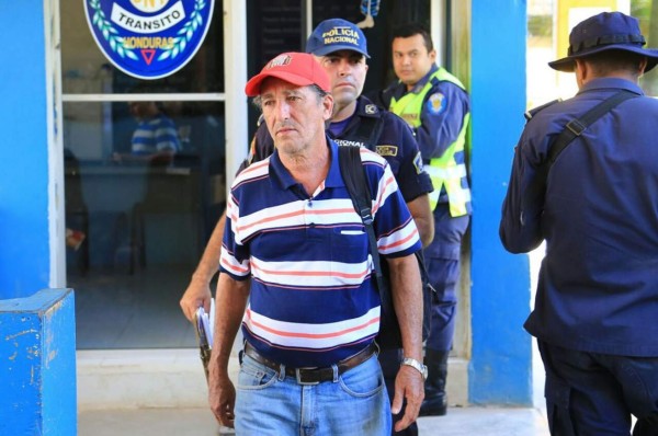 Detienen a padre adoptivo de 'Carlitos' por abandonarlo