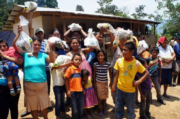 A cambio de comida 600 familias protegen la montaña Mico Quemado