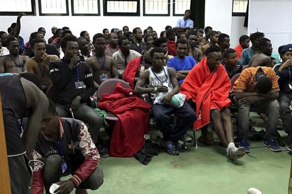 Cientos de inmigrantes fuerzan su entrada en ciudad española de Ceuta