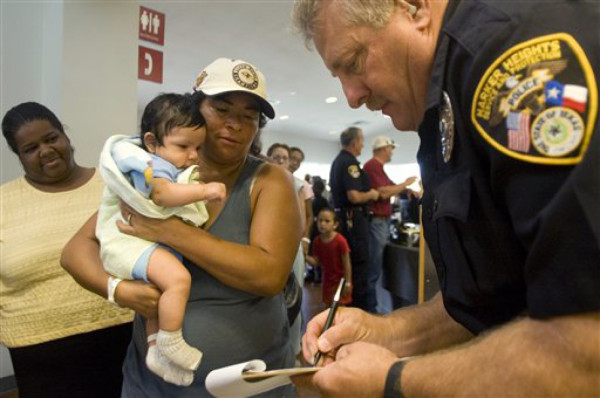 Houston decide aguardar a Ike en lugar de escapar