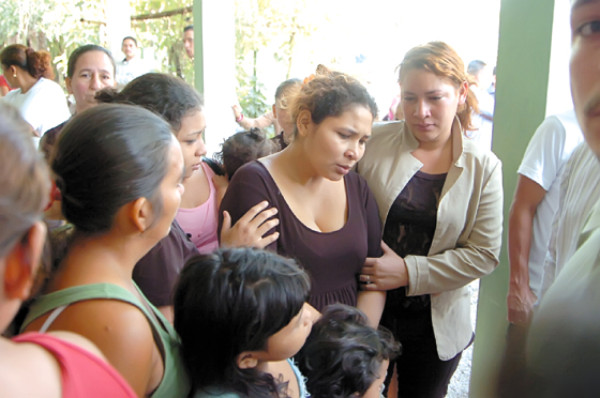 Piden justicia en crimen de periodista Henry Suazo