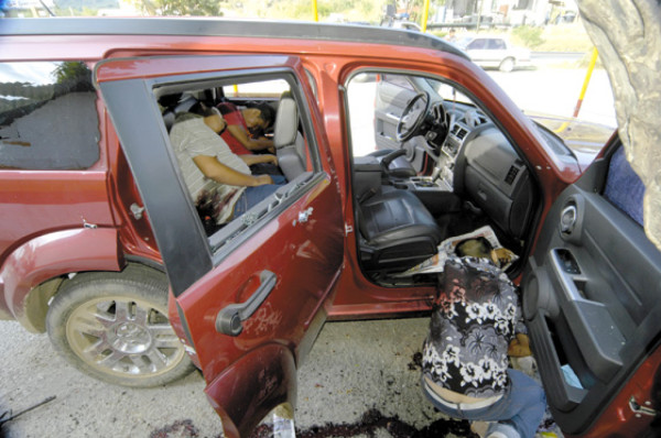 Peleas de narcos tiñen de sangre la frontera