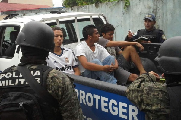 Los jóvenes detenidos son Ivan Ariel Fuentes (32), Elvin Orlando Mateo (26), Wilson Alison Ávila (22).