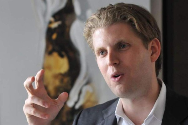 Acusan a hijo de Trump de desviar dinero de niños con cáncer