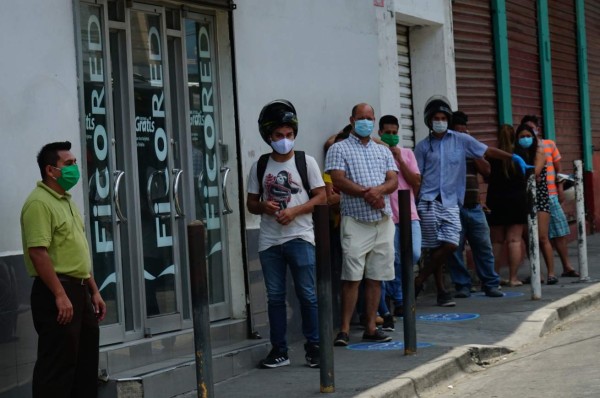 Prevén caída de 33% en ingresos por remesas por COVID-19