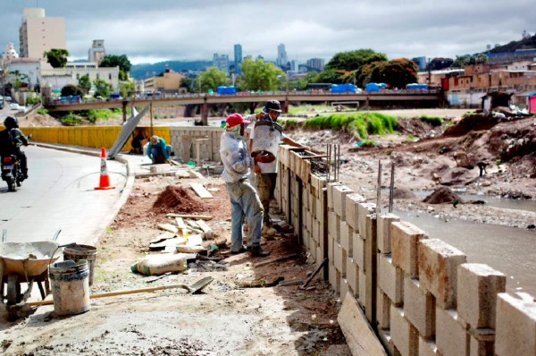 Convocan a empresarios y obreros para negociar reajuste al salario mínimo