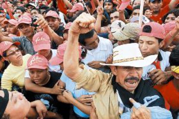 Sandinistas y liberales divididos