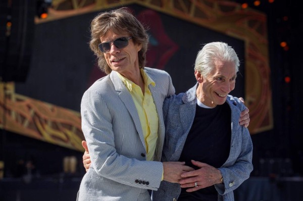 Adelaide (Australia).- (FILE) - Members of the British band The Rolling Stones, Mick Jagger (L) and Charlie Watts (R) pose for photographs at Adelaide Oval, in Adelaide, Australia, 23 October 2014 (reissued 24 August 2021). The Rolling Stones drummer Charlie Watts died at the age of 80. (Reino Unido, Adelaida) EFE/EPA/BEN MACMAHON AUSTRALIA AND NEW ZEALAND OUT EDITORIAL USE ONLY *** Local Caption *** 51630728