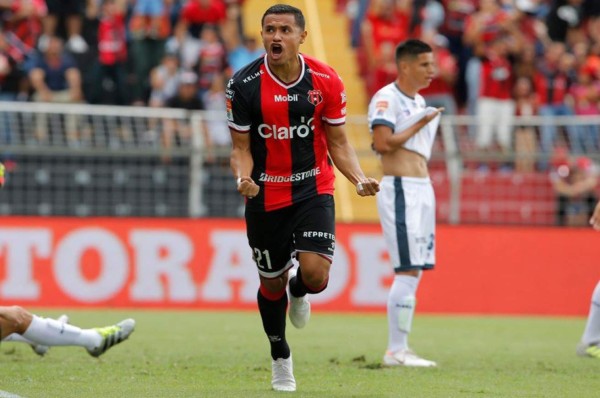 El hondureño Roger Rojas ha rechazado seis ofertas para irse de Alajuelense