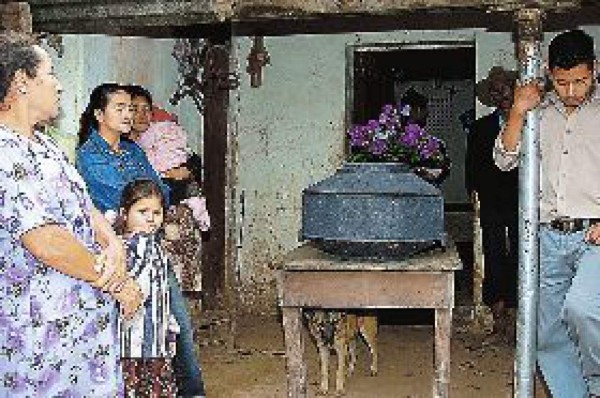 Ultiman a tres cafetaleros