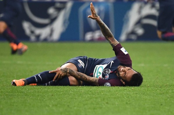Dani Alves estará 3 semanas de baja y peligra el Mundial