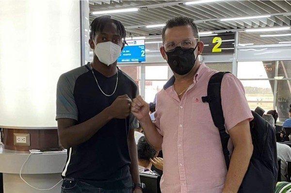 Oficial: Real España anuncia el fichaje del delantero Carlos Bernárdez