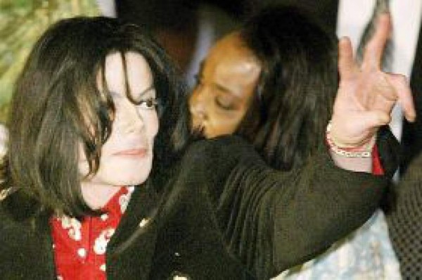 Michael Jackson está enfermo, no hospitalizado