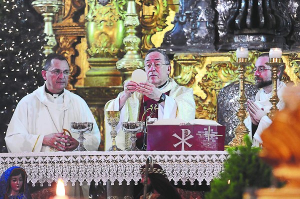Cardenal eleva plegarias para que la paz sea la que reine en Honduras