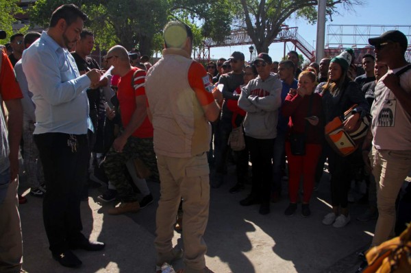 Obrador admite que México bloquea paso de caravanas migrantes