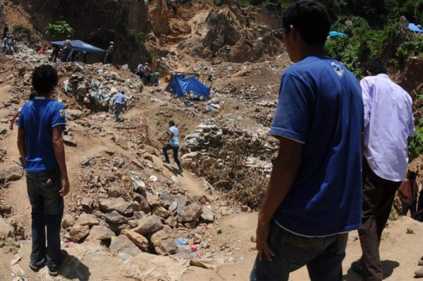Hay movimiento dentro de mina que soterró a tres mineros: Copeco