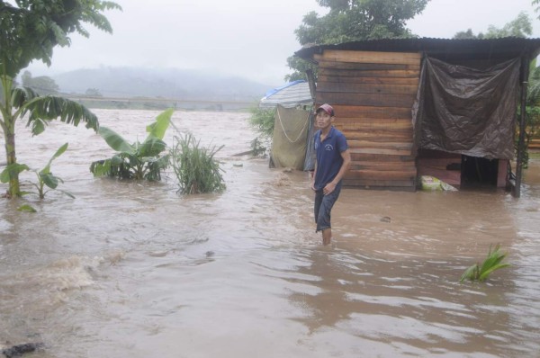 Lluvias ppr frente frío inundan zonas de Choloma, Omoa y La Ceiba