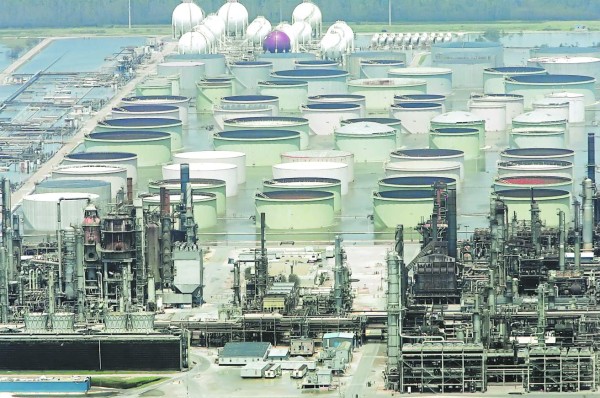 Precio del crudo se desconecta de gasolinas y diésel