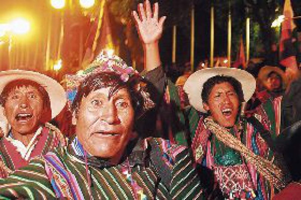Morales inicia la revolución agraria