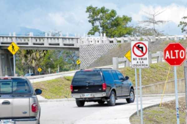 Comienza señalización del puente a desnivel en sector de la toyota